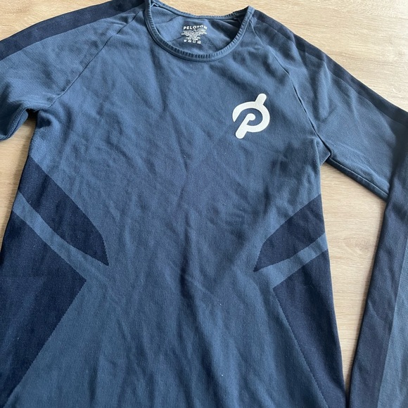 Peloton Seamless Blue Long Sleeve Crewneck SZ M - Picture 4 of 9